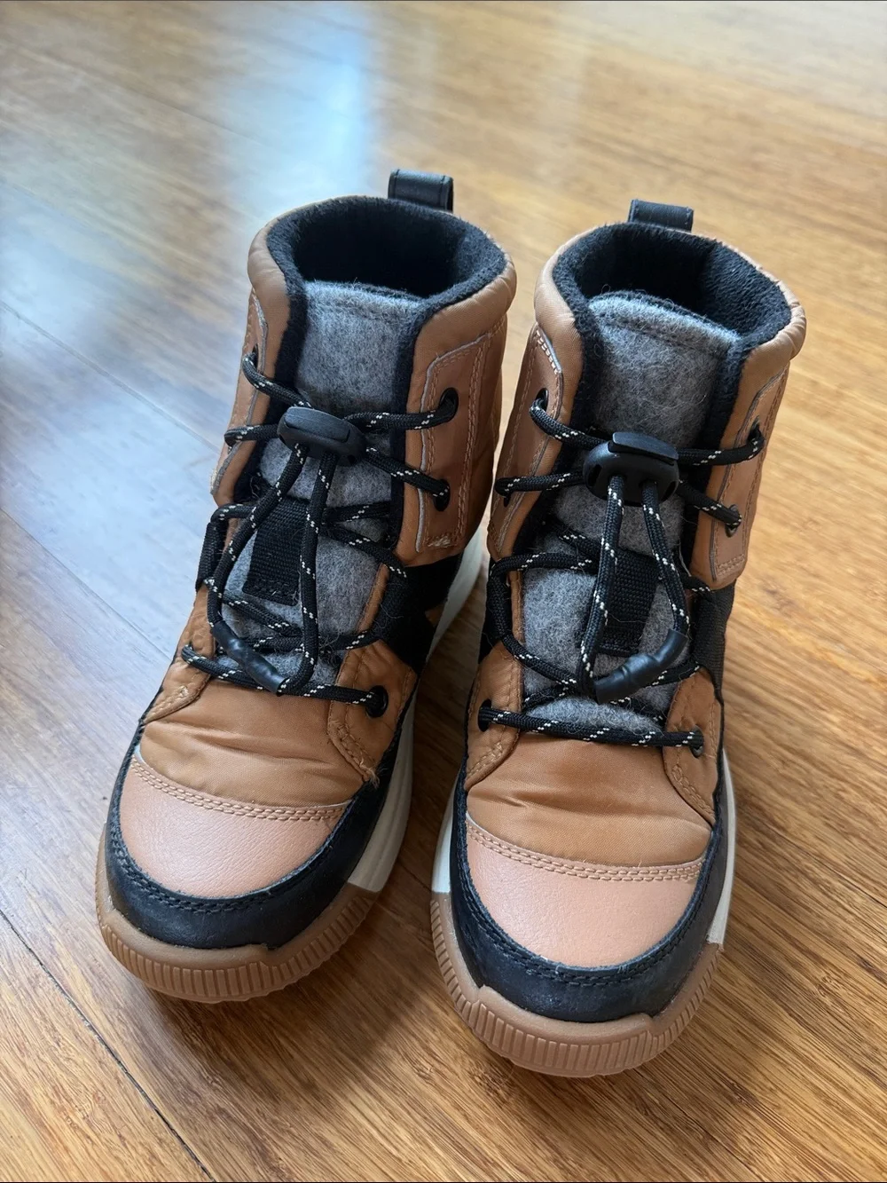 Sorel Whitney III Kids Tan and Black Lace-Up Winter Boots Sz Youth 3